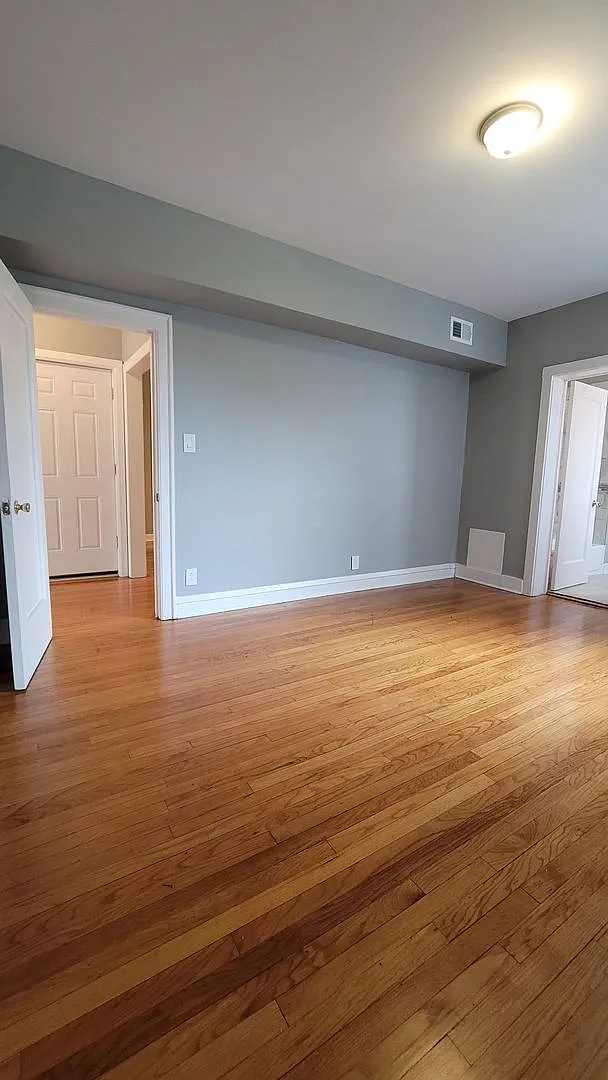 7637 S Kingston Avenue — Photo 4