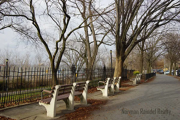 Rented by Norman Raindel, LREB | media 21