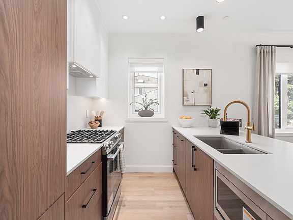 4th image of 2240 E 40th Ave #1