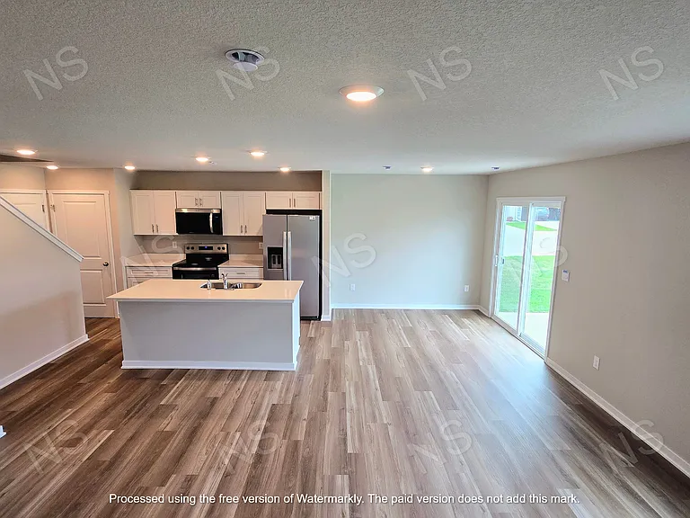523 Kinley Dr — Photo 8