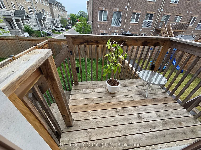 64 Rimrock Cres N — Photo 11