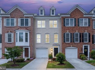 2456 Acorn Hollow Ln, Herndon, VA 20171