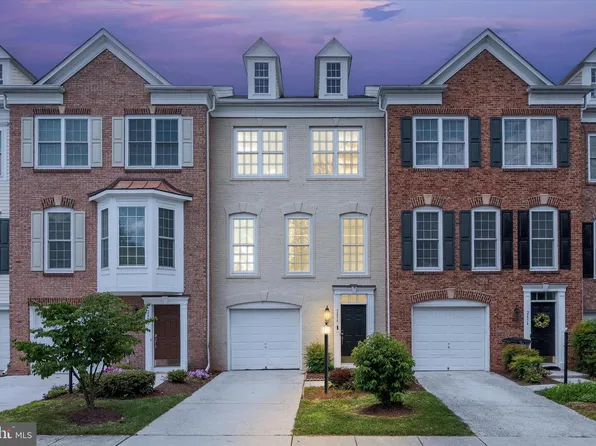 2456 Acorn Hollow Ln, Herndon, VA 20171