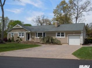 33 Shinnecock Ln, East Islip, NY 11730