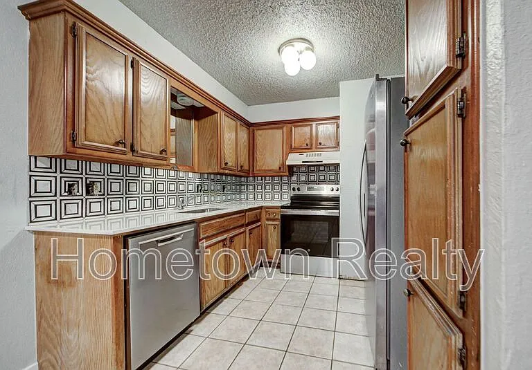 1713 Hillcrest Dr — Photo 13