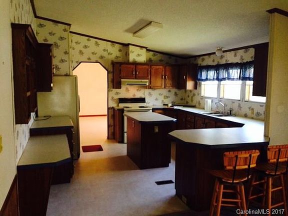 4th image of 108 Belton Ave