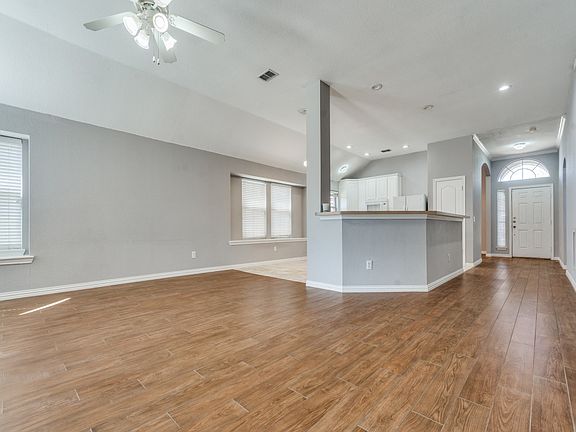 5th image of 1720 Hackberry Branch Dr