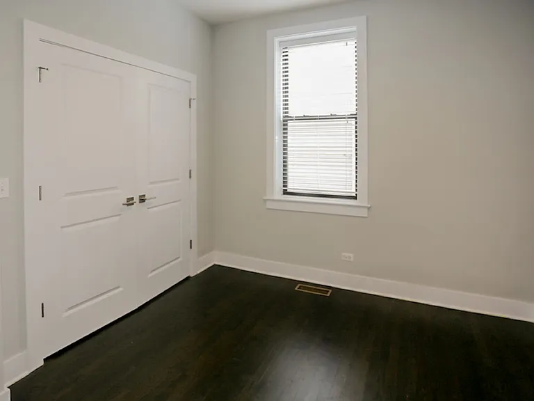 1946-52 W. Nelson / 3033 N. Damen — Photo 17