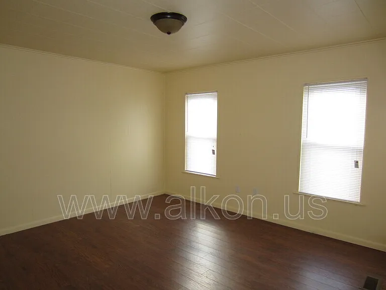 4315 Bristol St — Photo 17