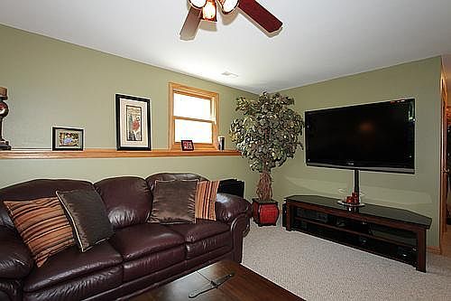 5th image of 213 Nicholson Ave #213