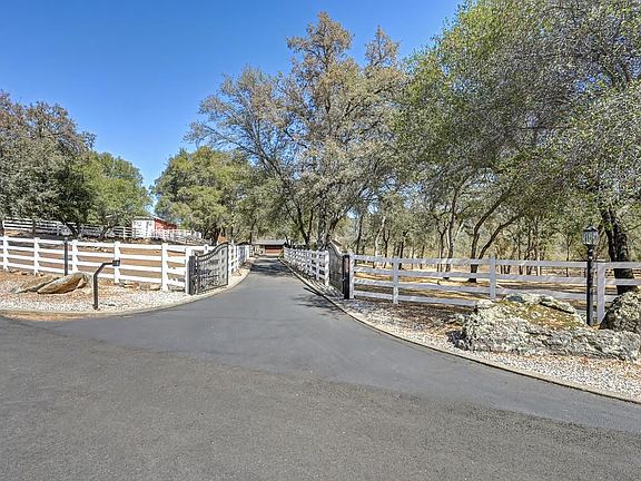 2nd image of 4020 Saddlehorn Ct