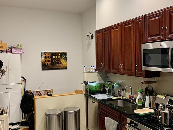 5th image of 262 Irving Ave APT 1L