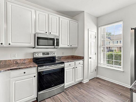 5th image of 211 Connemara Dr. #C