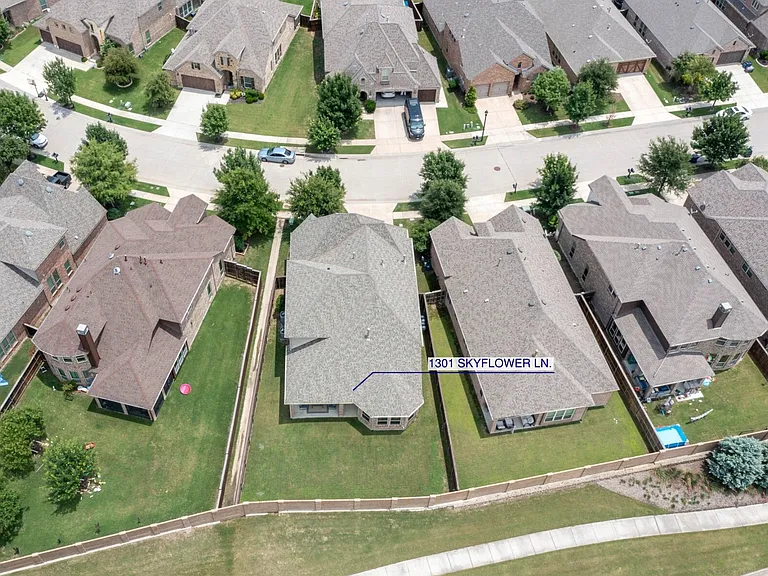 1301 Skyflower Ln — Photo 26
