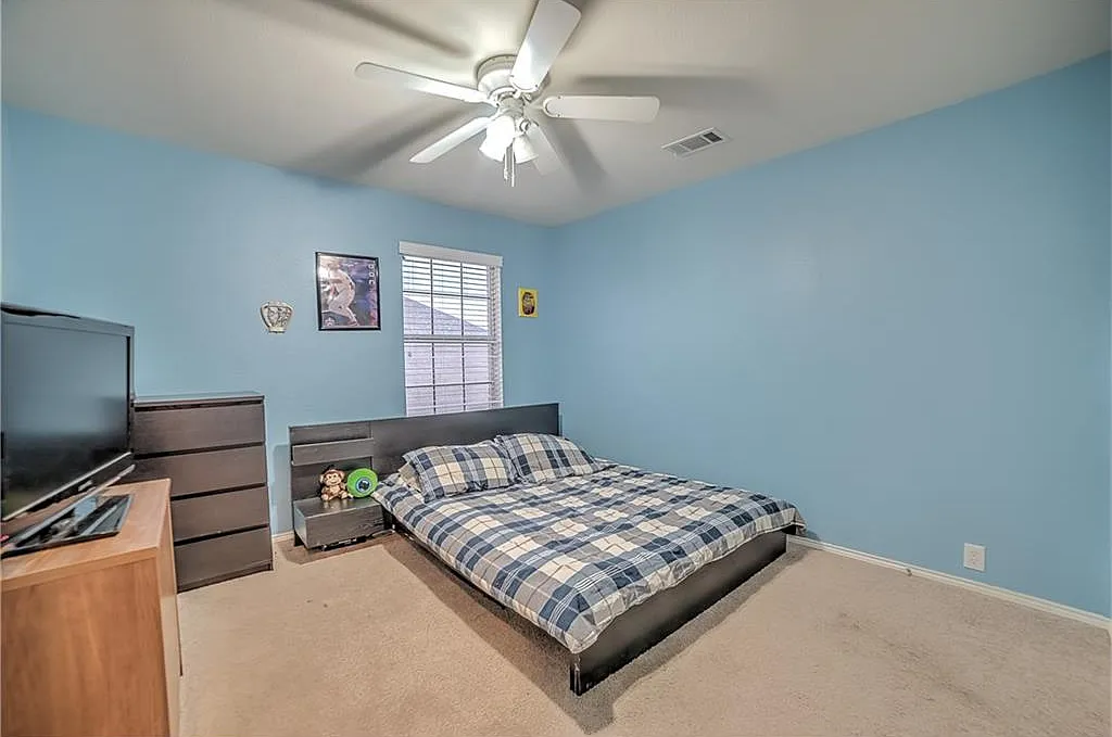 4 bed, 2.5 bath, 2627 sqft, $2,500 — Photo 3