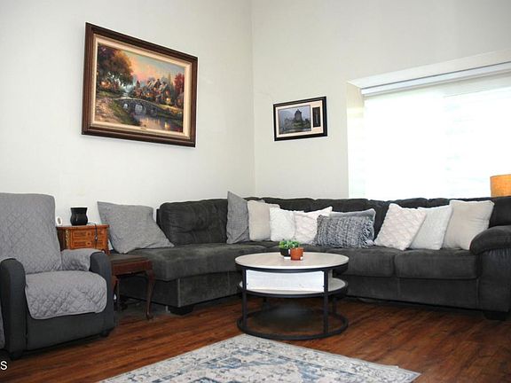 4th image of 2644 Rocklyn St