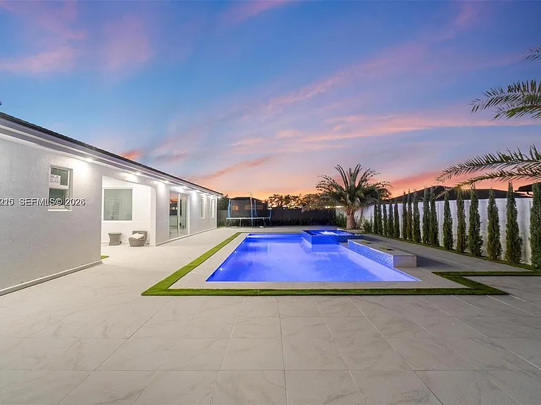 13305 SW 190th Ter — Photo 47