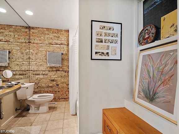 3rd image of 3650 W Wrightwood Ave