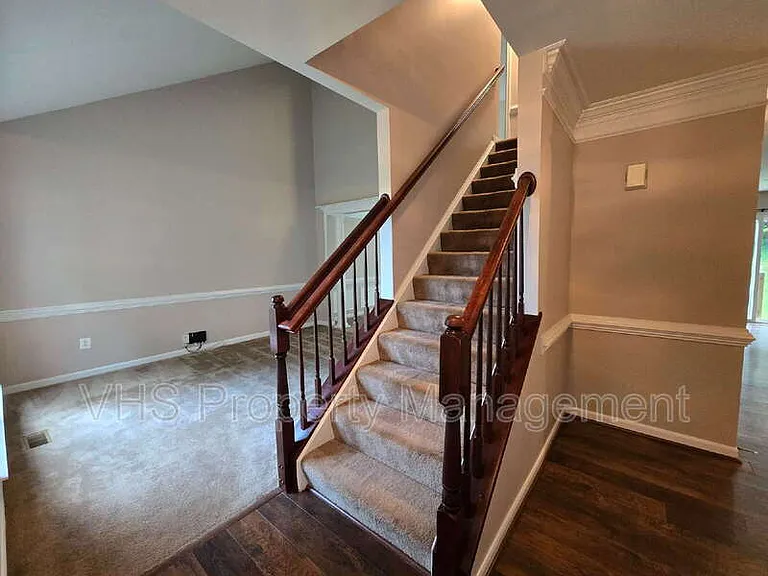 832 Fox Den Rd — Photo 5
