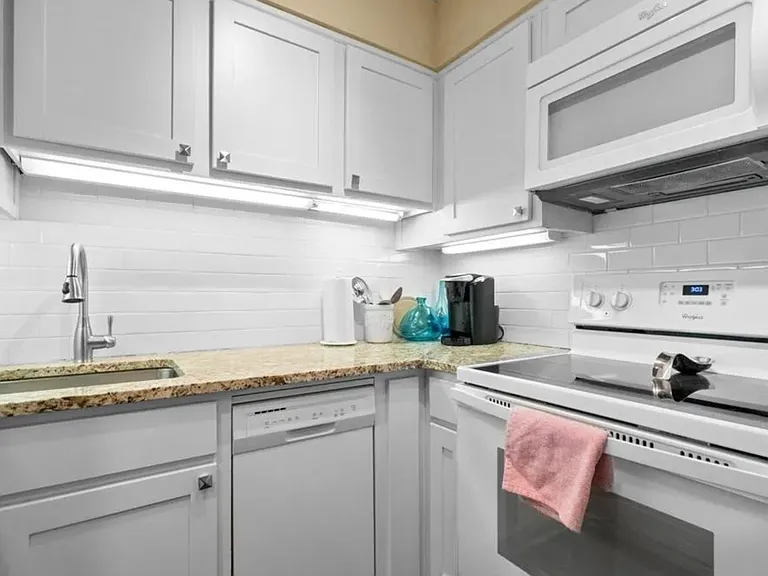 740 Weston Rd #606 — Photo 7
