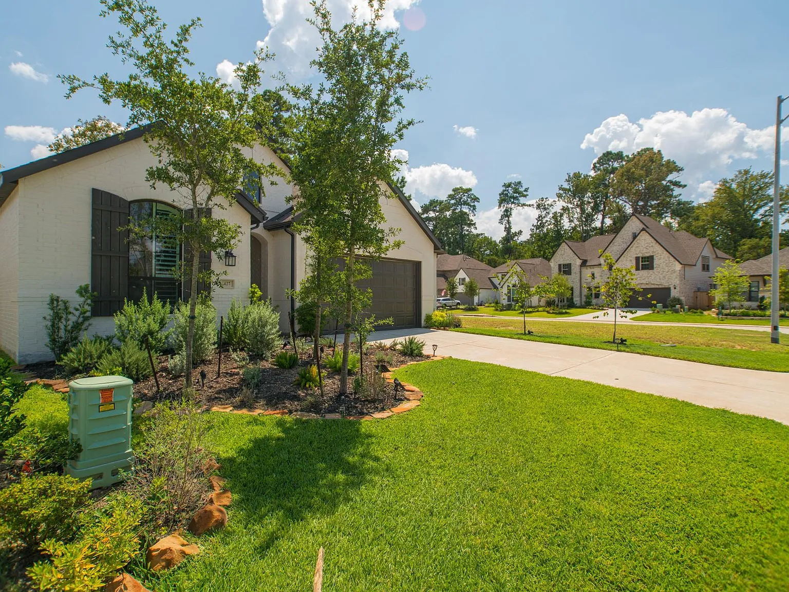 4 bed, 3.0 bath, 2240 sqft, $3,450 — Photo 3