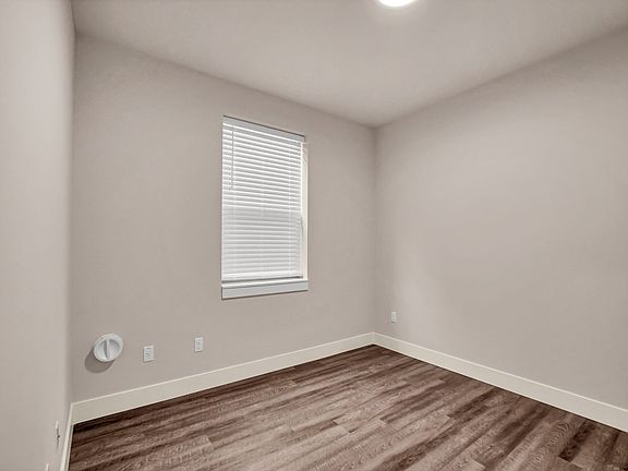 5th image of 7350 N Greenwich Ave #303