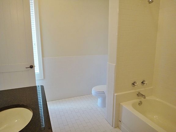 5th image of 553 Beale St Unit 203