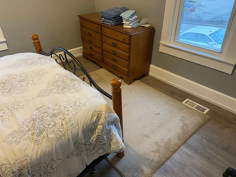 1602 Newton St — Photo 5