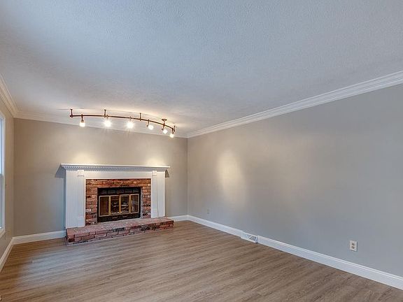 5th image of 7151 Green Valley Dr