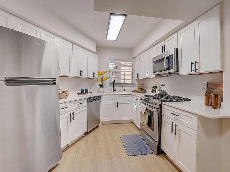 1st image of 100 Brentwood Oaks Dr #1711
