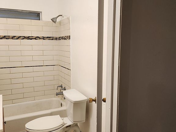4th image of 20 N Washington St