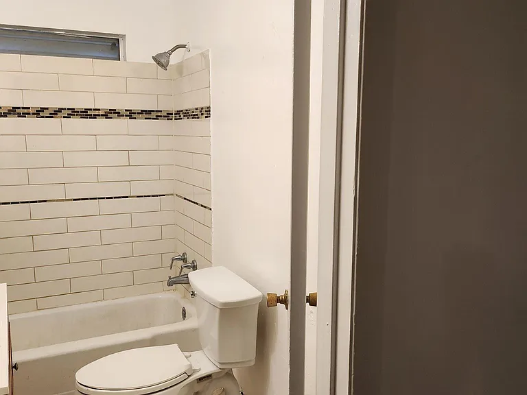 20 N Washington St — Photo 4