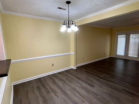4th image of 27 Priorslee Ln