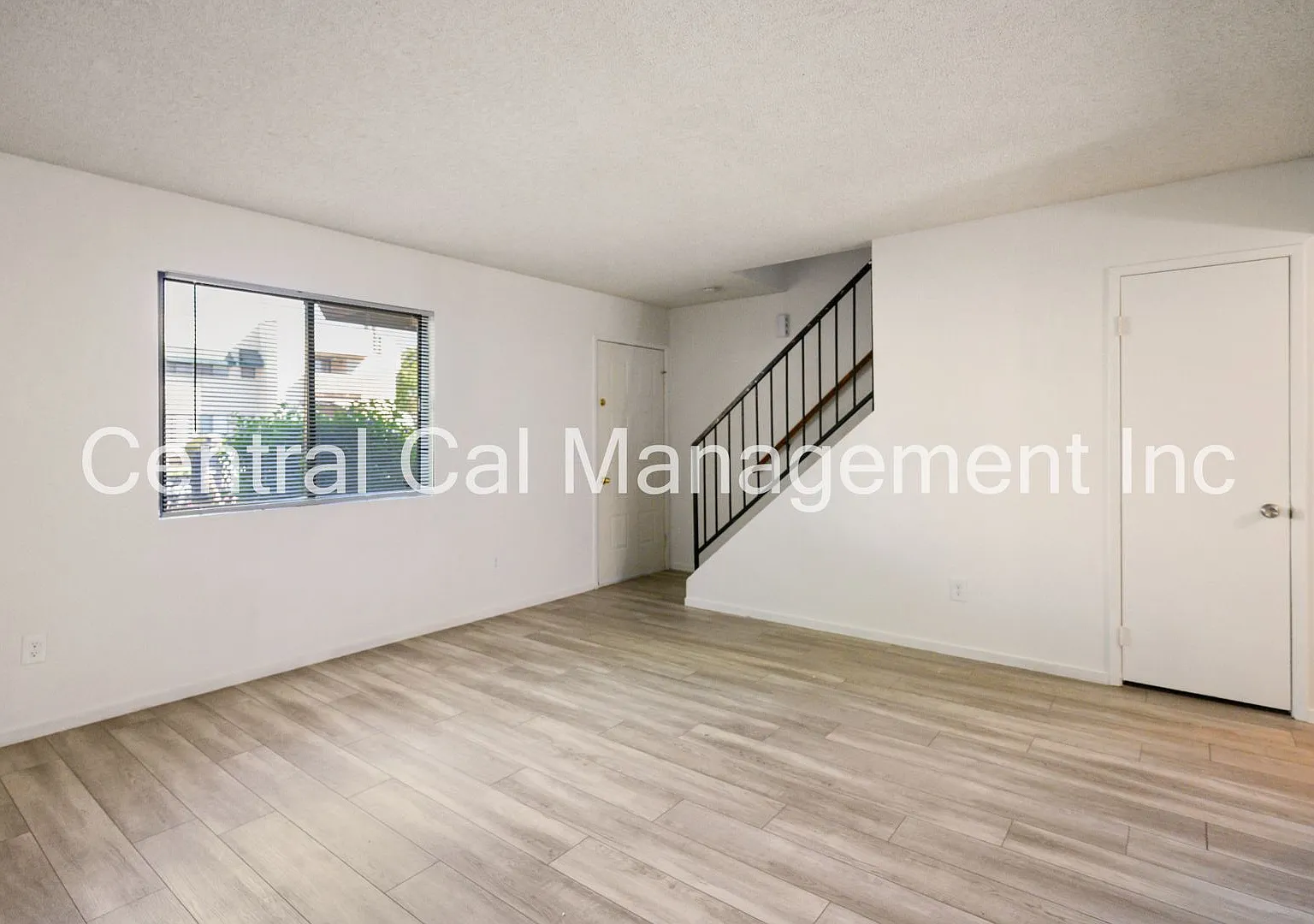 3402 Ashe Rd — Photo 3
