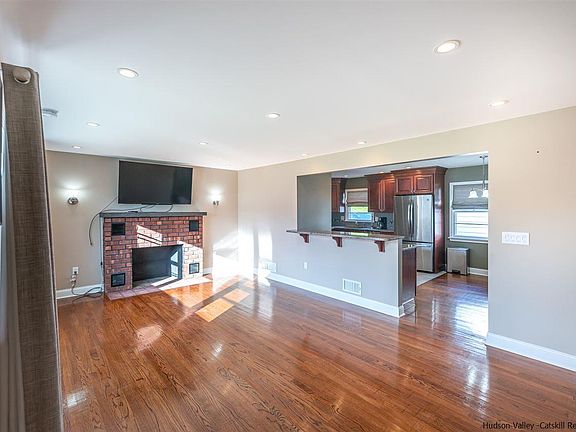 2nd image of 844 Nicholas Ave
