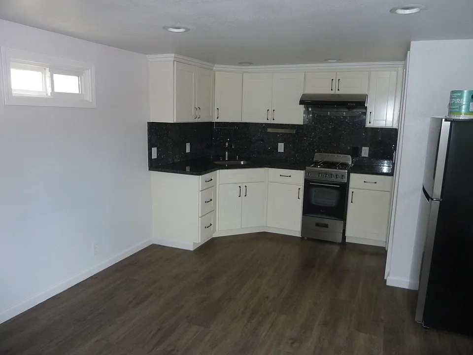 404 1/2 Arleta Ave