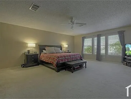 4 bed, 2526 sqft, $2,800 — Photo 4