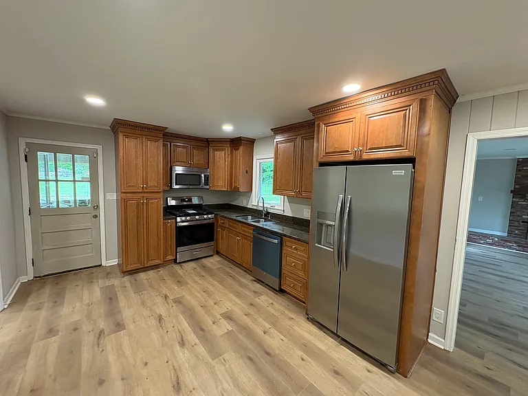 1262 Robert Ln — Photo 1