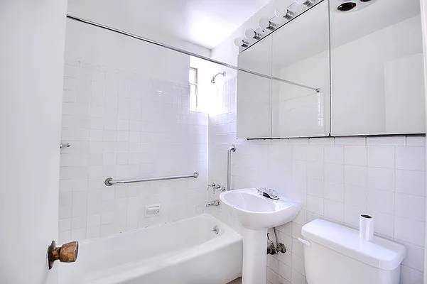 Rented by Urbane Brokerage | media 8