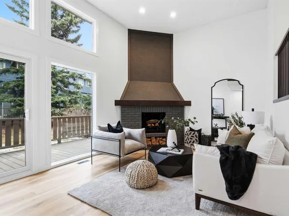 20 SW Point McKay Ct NW, Calgary, AB T3B 5B7