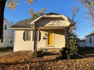 1409 W Circle Rd, Peoria, IL 61604