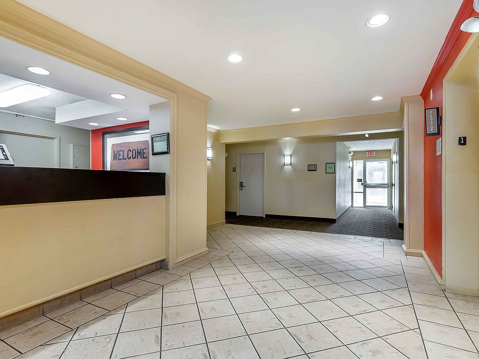 Lobby and Guest Check-in