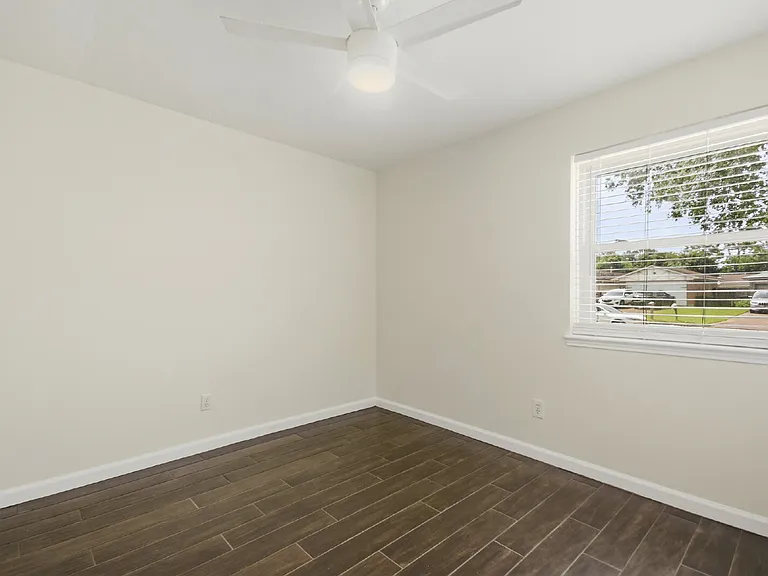830 Seacliff Dr — Photo 10