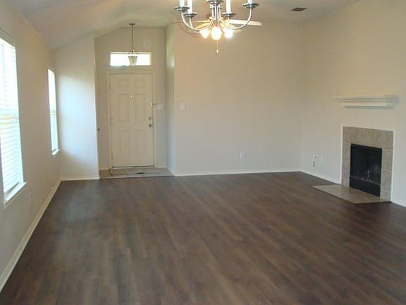 3rd image of 1224 Sweetwater Dr