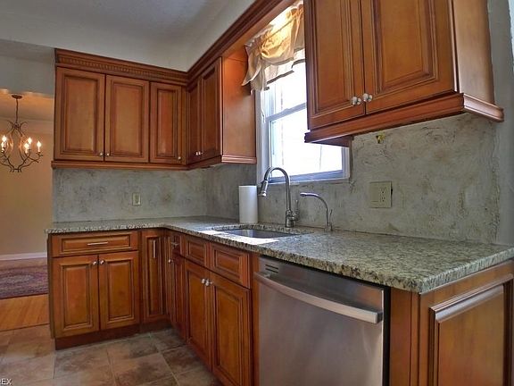 4th image of 3874 Meadowbrook Blvd