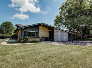 8990 N Seneca Rd, Bayside, WI 53217
