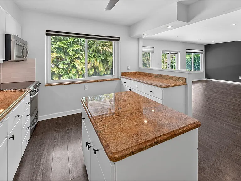 10025 NE 3rd Ave — Photo 15