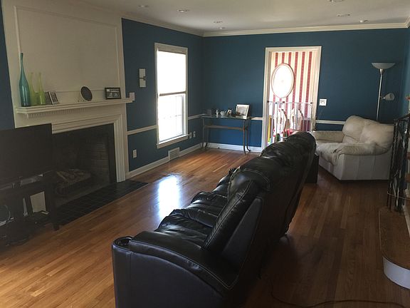 2nd image of 22590 Edgecliff Dr