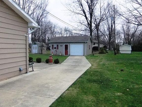 View of separate driveway leading to 24x24 building.