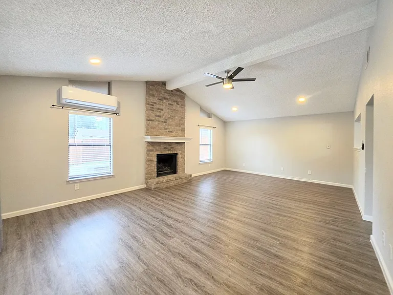 11643 Creston St — Photo 12